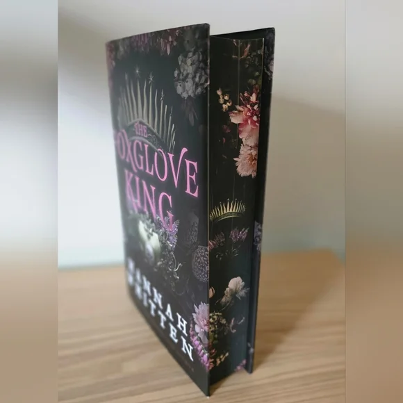 FairyLoot Exclusive Edition – The Foxglove King by Hannah Whitten - Picture 3 of 7